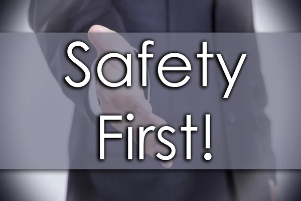Bezpieczeństwa pierwszy! -Koncepcja Biznesowa z tekstem — Zdjęcie stockowe