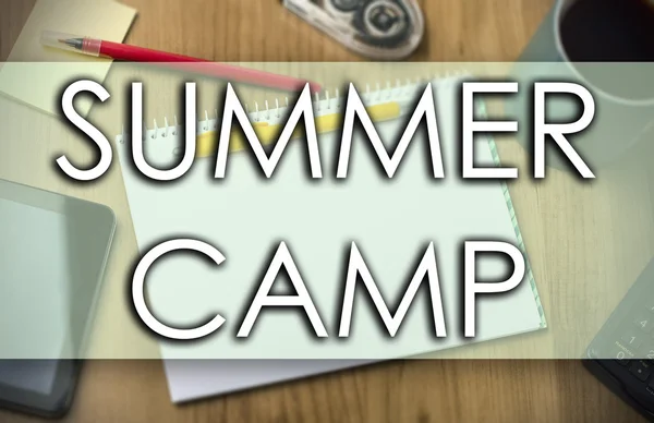 Summer Camp - бізнес-концепція з текстом — стокове фото