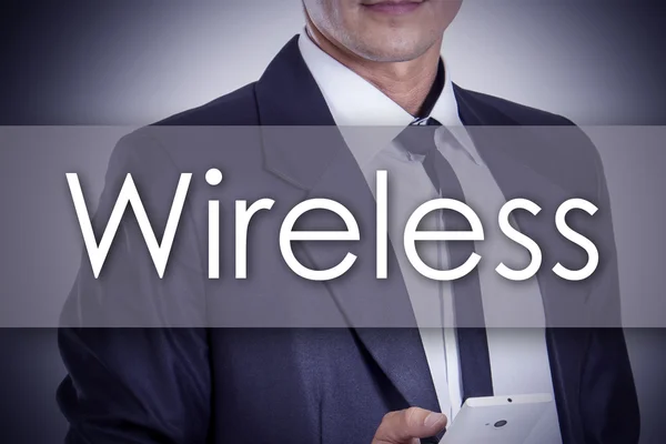 Wireless - Joven hombre de negocios con texto - concepto de negocio —  Fotos de Stock