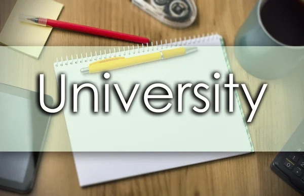 Universidad - concepto de negocio con texto — Foto de Stock