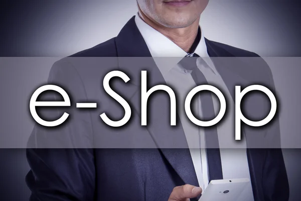 E-Shop - mladý podnikatel s textem - obchodní koncept — Stock fotografie