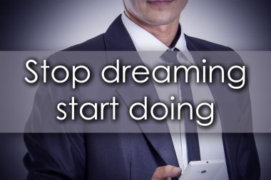 Başlat - metin ile genç işadamı - busine yaptığını hayal kurmayı bırak