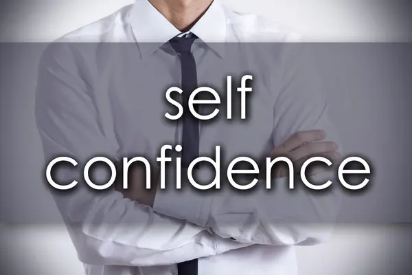 Уверенность в себе - Молодой бизнесмен с текстом - концепция бизнеса — стоковое фото
