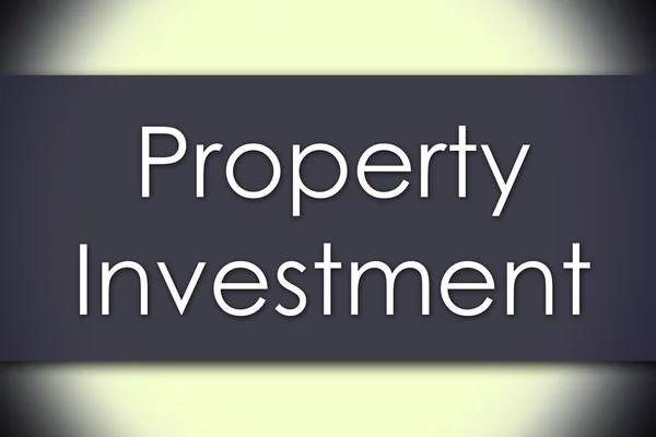 Инвестиции в недвижимость - бизнес-концепция с текстом — стоковое фото