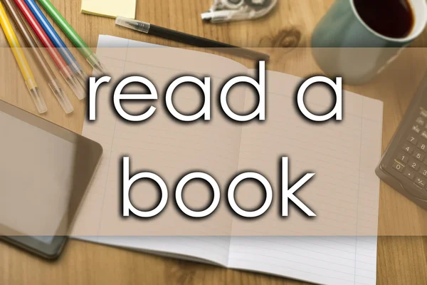 Bir kitap - iş kavramı ile metin okumak — Stok fotoğraf