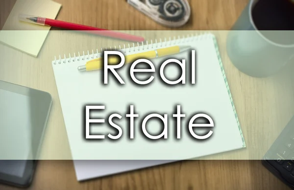 Real Estate - obchodní koncept s textem — Stock fotografie