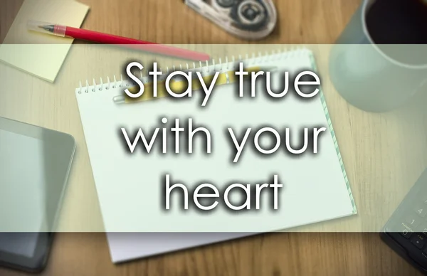 Zůstat věrný svým srdcem - obchodní koncept s textem — Stock fotografie