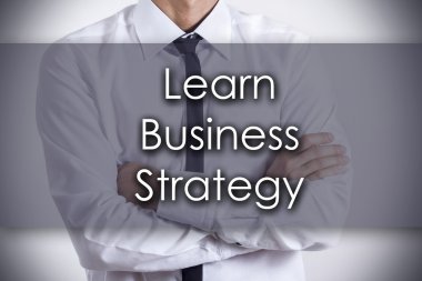 İş stratejisi - metin ile genç işadamı - iş öğrenmek