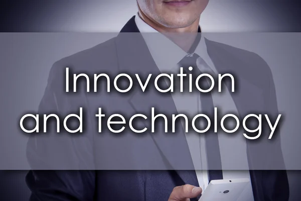Инновации и технологии - Молодой бизнесмен с текстом - бизнес — стоковое фото