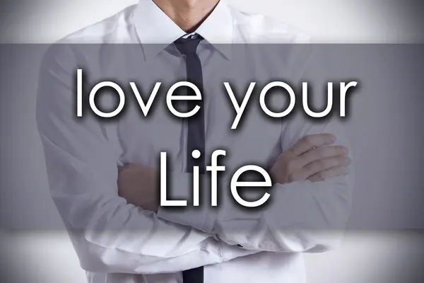 Любите свою жизнь - Молодой бизнесмен с текстом - бизнес-концепция — стоковое фото