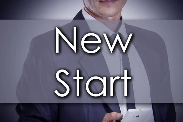 Nya Start - ung affärsman med text - affärsidé — Stockfoto