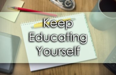 Eğitmek kendin (anahtar) - iş kavramı metin ile devam et