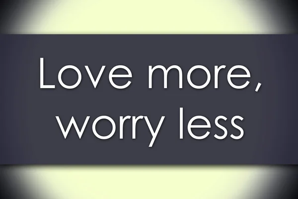 Kochać bardziej, martw się mniej - koncepcja biznesowa z tekstem — Zdjęcie stockowe