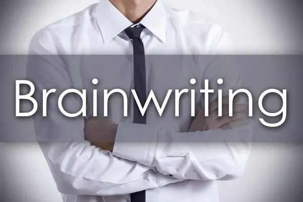 Brainwriting - jonge zakenman met tekst - bedrijfsconcept — Stockfoto