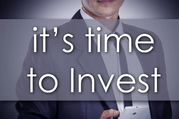 Nadszedł czas, aby c firmy Invest - młody biznesmen z tekstem- — Zdjęcie stockowe