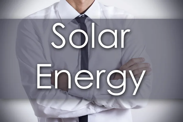 Solenergi - ung affärsman med text - affärsidé — Stockfoto