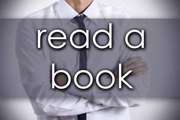 Leggere un libro - Giovane imprenditore con testo - concetto di business — Foto Stock
