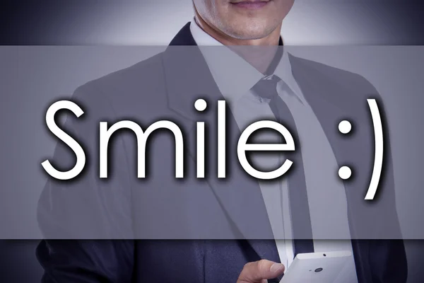 Sourire :) - Jeune homme d'affaires avec texte - concept d'entreprise — Photo