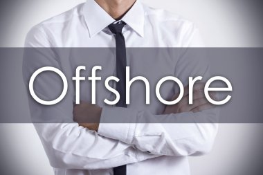 Offshore - metin ile genç işadamı - iş kavramı