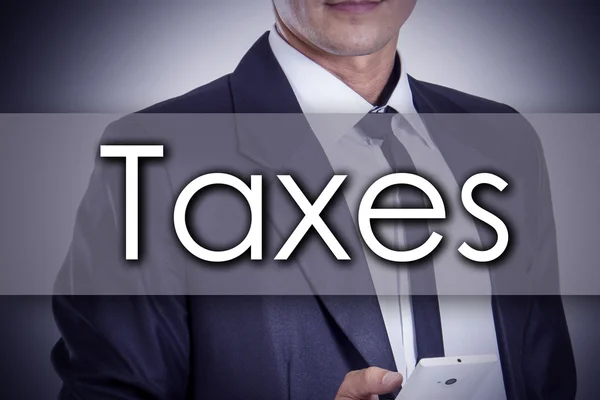 Impuestos - Joven empresario con texto - concepto de negocio — Foto de Stock