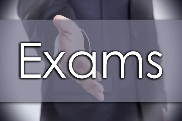 Egzaminy - koncepcja biznesowa z tekstem — Zdjęcie stockowe