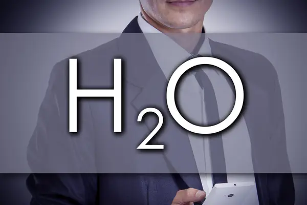 H2O - молекула води - молодий бізнесмен з текстом - бізнес-спільно — стокове фото