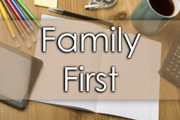 Family First - concetto di business con testo — Foto Stock