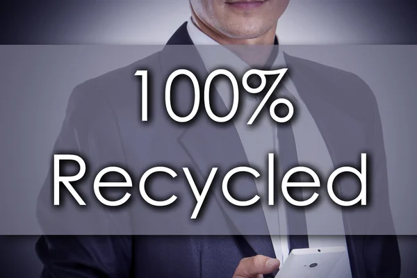 100 %-ban újrahasznosított - fiatal üzletember szöveggel - üzleti koncepció — Stock Fotó