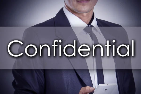 Confidencial - Jovem empresário com texto - conceito de negócio — Fotografia de Stock
