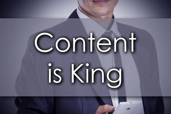 Content is King - молодий бізнесмен з текстом - бізнес-концепція — стокове фото