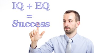 IQ ve Eq başarı - mavi metin ile genç işadamı