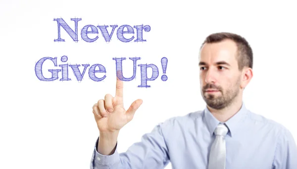 Ge aldrig upp! -Ung affärsman med blå text — Stockfoto