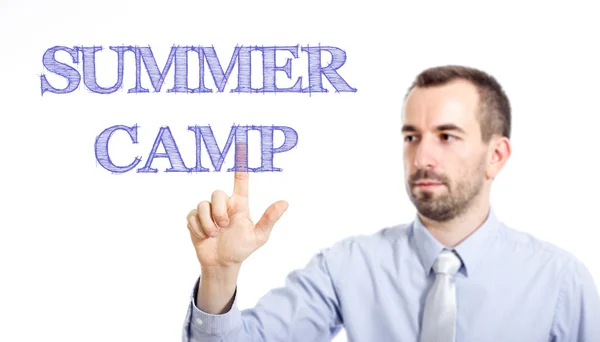 Літній табір - молодий бізнесмен з синім текстом — стокове фото