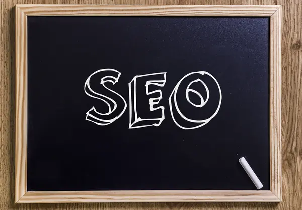SEO - 3d anahatları belirlenmiş metin ile yeni yazı tahtası