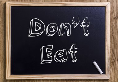 Anahatları belirlenmiş metin ile yeni kara tahta EAT - yok
