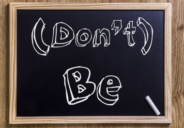 (Don't) Be - Anahatlarıyla metin ile yeni tebeşir tahtası