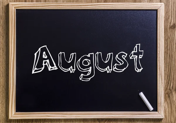 Augustus - nieuwe schoolbord met afgebakende tekst — Stockfoto