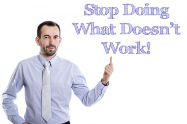 Ne işe yaramazsa yapmayı kes! -Mavi metinle genç işadamı