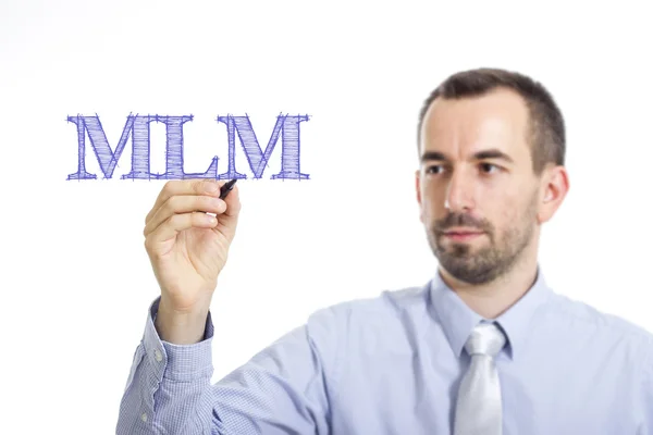 MLM - młody biznesmen pisania niebieski tekst na powierzchni — Zdjęcie stockowe