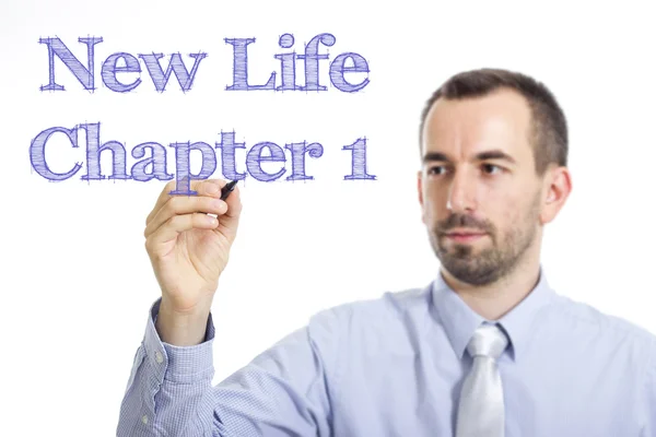 New Life Capítulo 1 - Jovem empresário escrevendo texto azul na superfície transparente — Fotografia de Stock