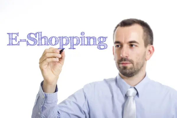 E-Shopping - Giovane imprenditore che scrive testo blu — Foto Stock