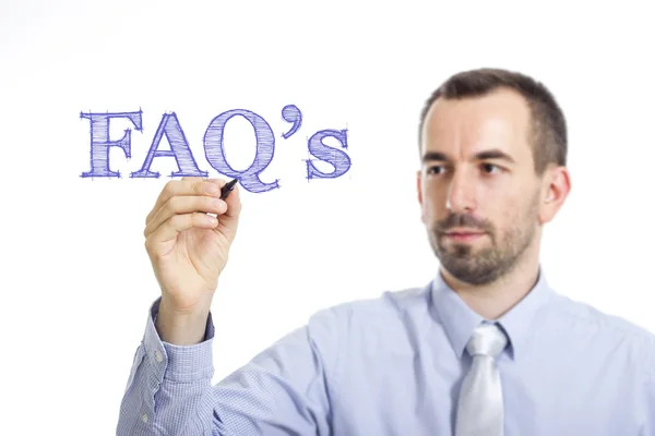 FAQ - mladý podnikatel psaní modrý text — Stock fotografie