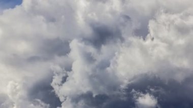 Hareket eden bulutlar