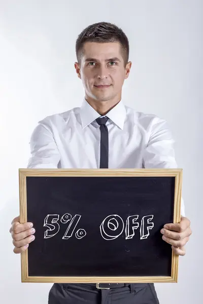 Скидка 5% - Молодой бизнесмен с доской — стоковое фото