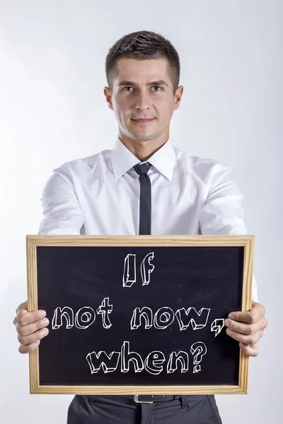 Wenn nicht jetzt, wann dann? - junger Geschäftsmann mit Kreidetafel — Stockfoto