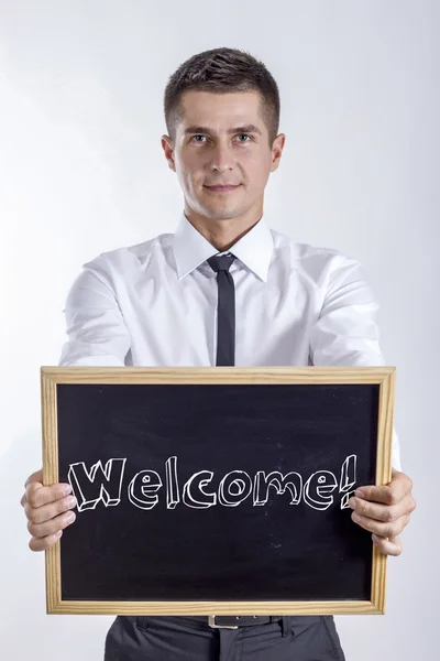 Bem-vindo - Jovem empresário segurando quadro — Fotografia de Stock
