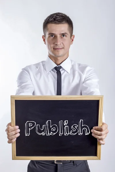 Publish - молодий бізнесмен тримає крейдяну дошку — стокове фото