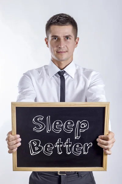 Sleep Better - молодий бізнесмен тримає крейдяну дошку — стокове фото