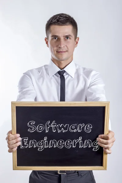 Інженерія програмного забезпечення - молодий бізнесмен тримає шахівницю — стокове фото
