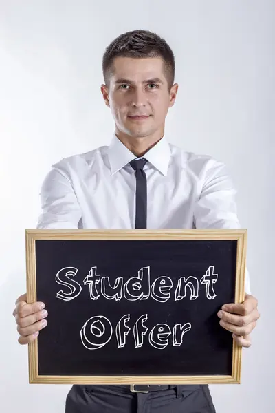 Offerta studenti - Giovane imprenditore che tiene la lavagna — Foto Stock